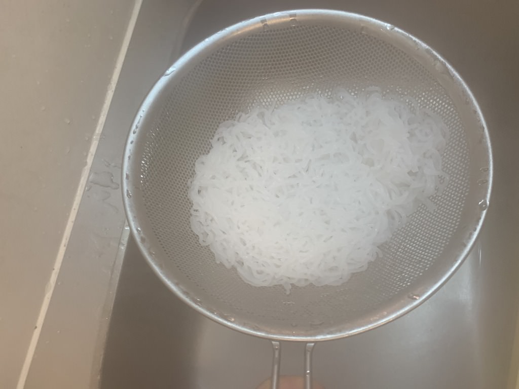 ノンオイル 糸こんにゃくと塩昆布の柚子胡椒炒め 週末の作り置きレシピ