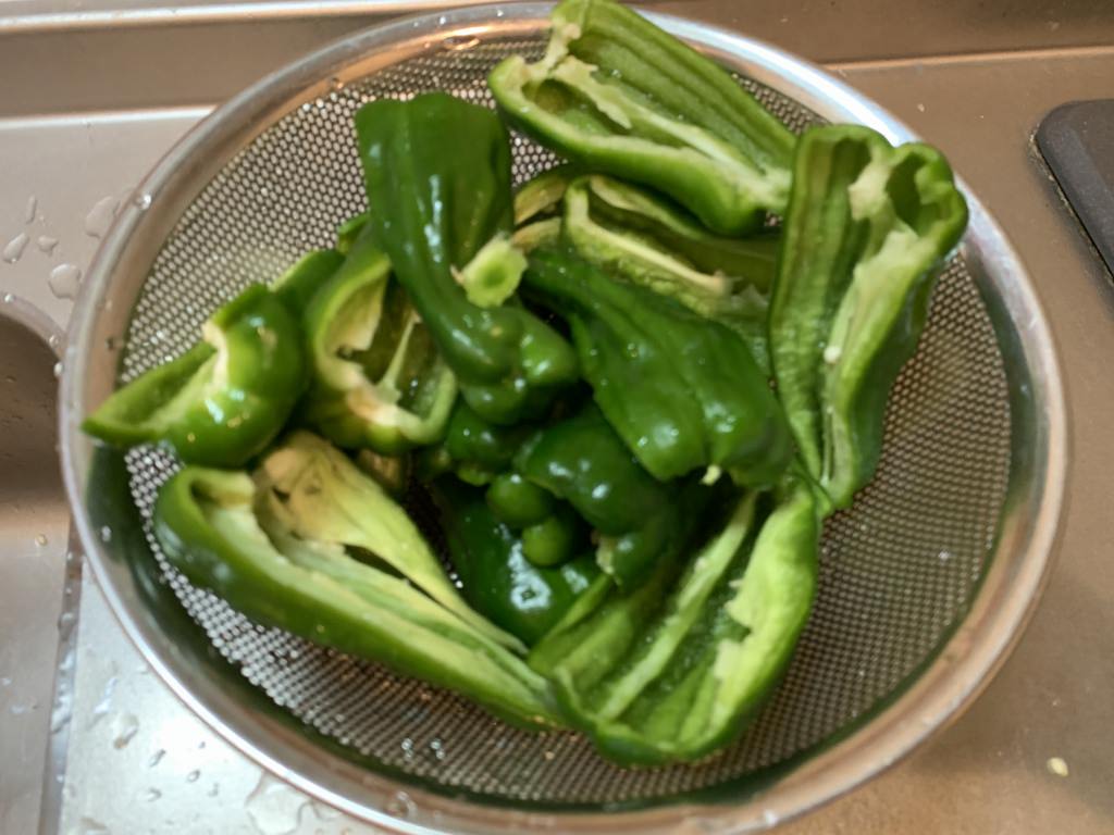 野菜ひとつ ピーマンのコンソメマヨ炒め 週末の作り置きレシピ