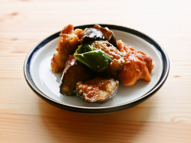 ごはんが進む　鶏もも肉となすのにんにくみそ炒め