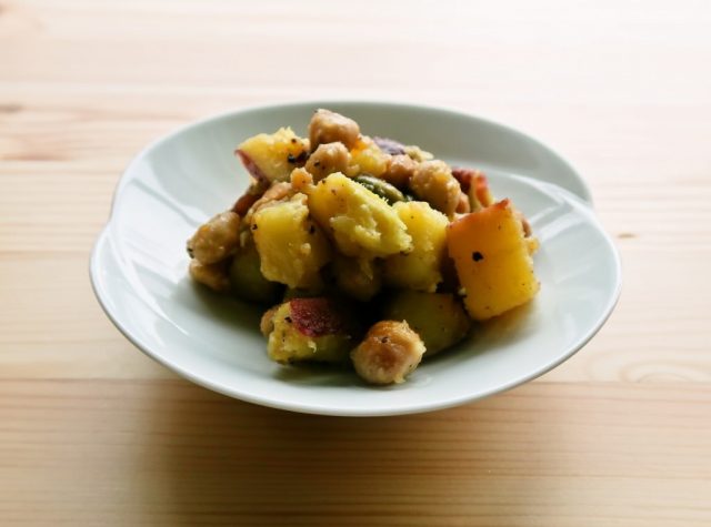 さつまいもとミックスビーンズのガーリックバターしょうゆ