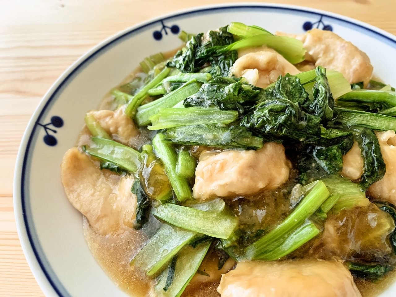 小松菜と鶏むね肉のにんにく生姜醤油炒め 週末の作り置きレシピ
